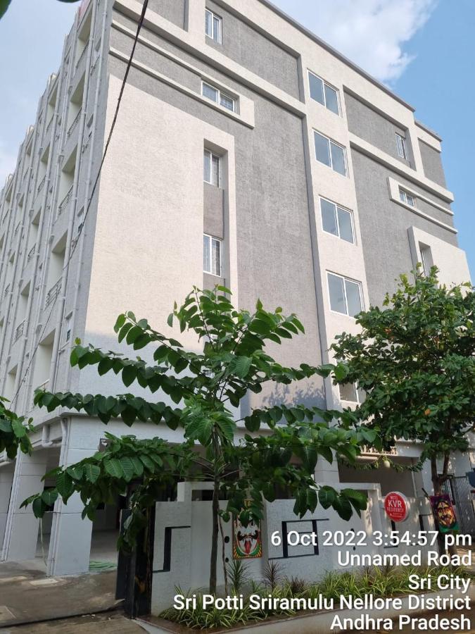 Pph Living Kvr Residency Hotel Tada Ngoại thất bức ảnh